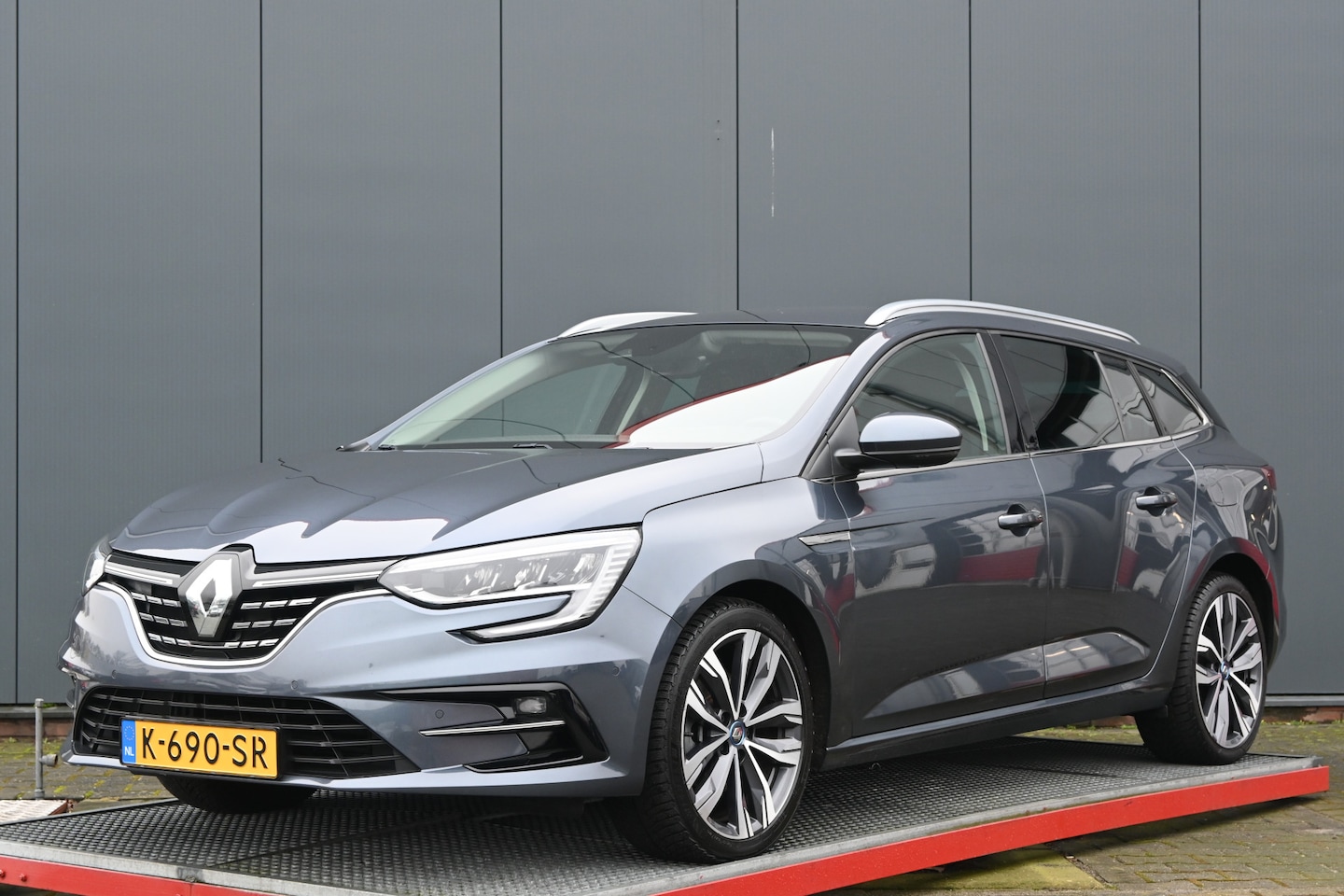 Renault Mégane E-Tech - Estate 1.6 Plug-In Hybrid 160 Intens - AutoWereld.nl