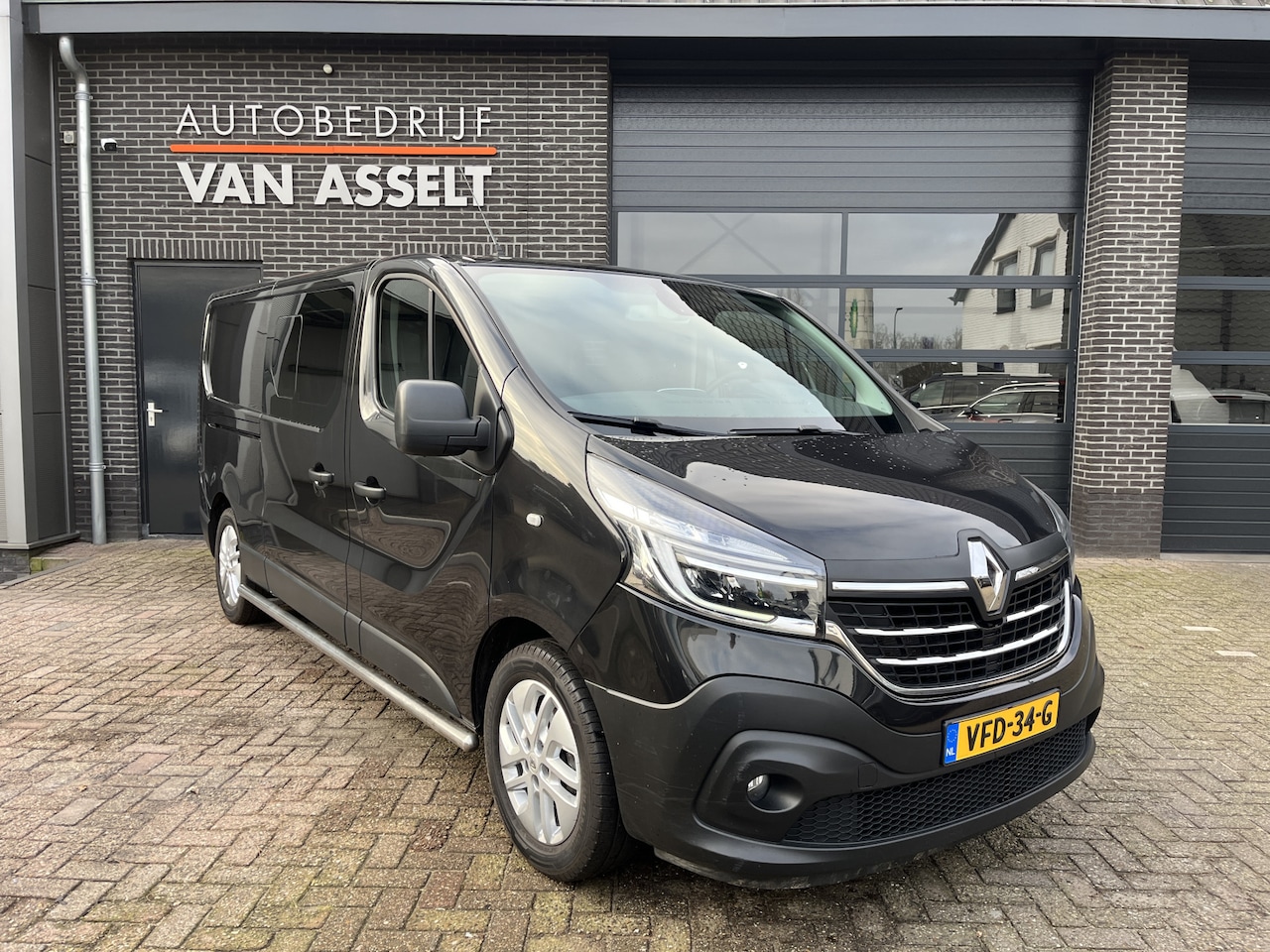 Renault Trafic - 2.0 dCi 170 T29 L2H1 Aut. DC 2x Schuifdeur , Navi , Clima , Led - AutoWereld.nl