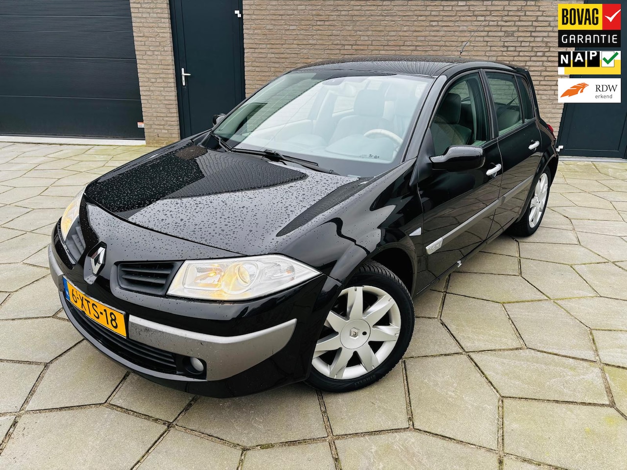 Renault Mégane - 1.6-16V Tech Line | 5 Drs | Lm-Vlg 4x All-Season|Zwart Metallic | - AutoWereld.nl