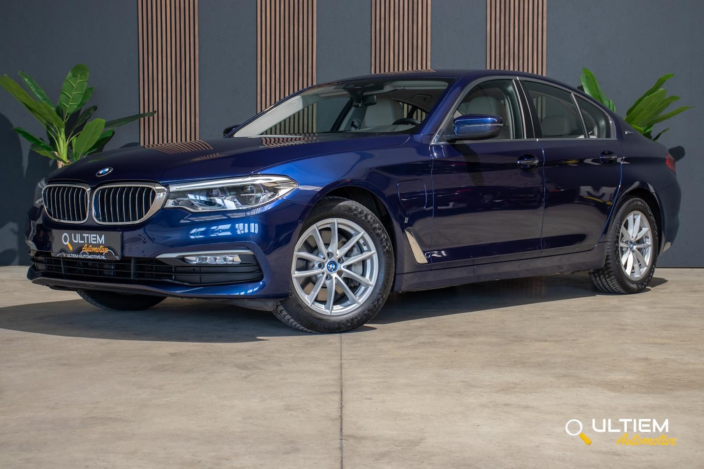 BMW 5-serie - 530e iPerformance Executive | LED*LEDER - AutoWereld.nl