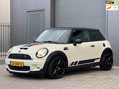 MINI Cooper S - 1.6 Chili | Leder stoelen | Xenon | 18 inch | Onderhoudhistorie | 2 sleutels |