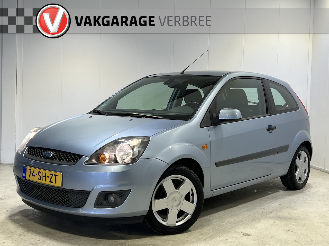 Ford Fiesta - 1.4-16V Futura | LM velgen 15" | Verwarmde Voorruit | Airco | Dimlichten Automatisch | Tre - AutoWereld.nl