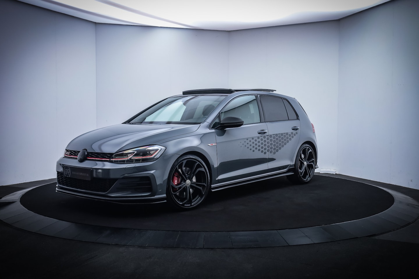 Volkswagen Golf - 2.0 TSI GTI TCR PANO/ - AutoWereld.nl