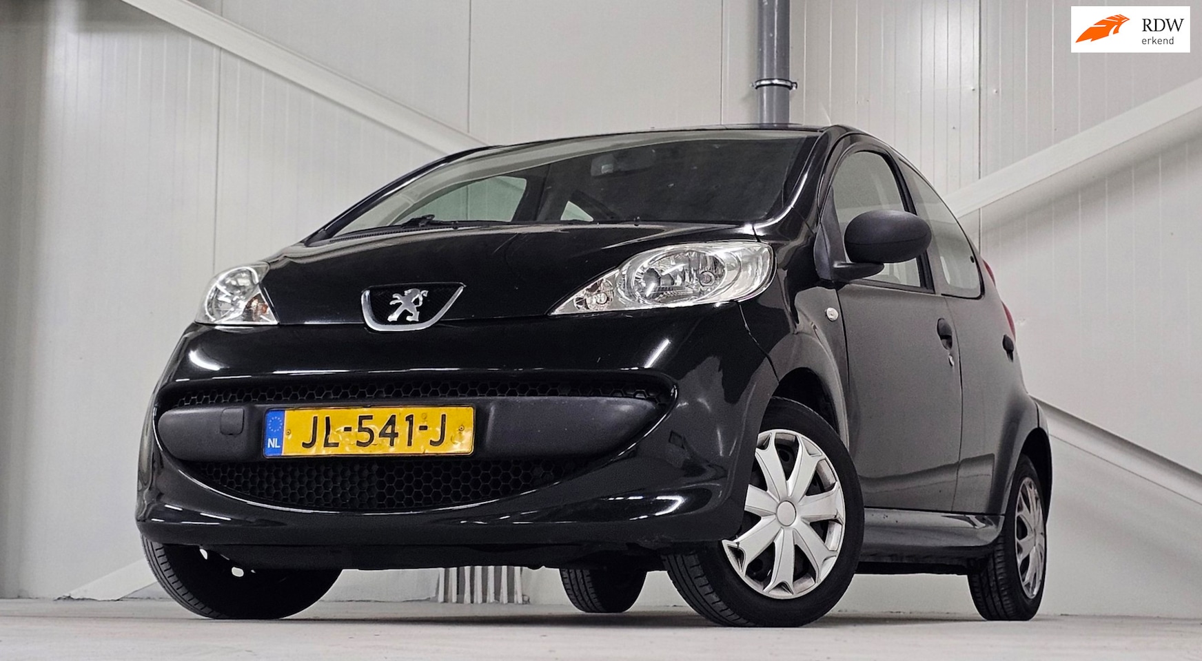 Peugeot 107 - 1.0-12V XR Open dak! 5-Drs Bluetooth Nieuwe APK! - AutoWereld.nl