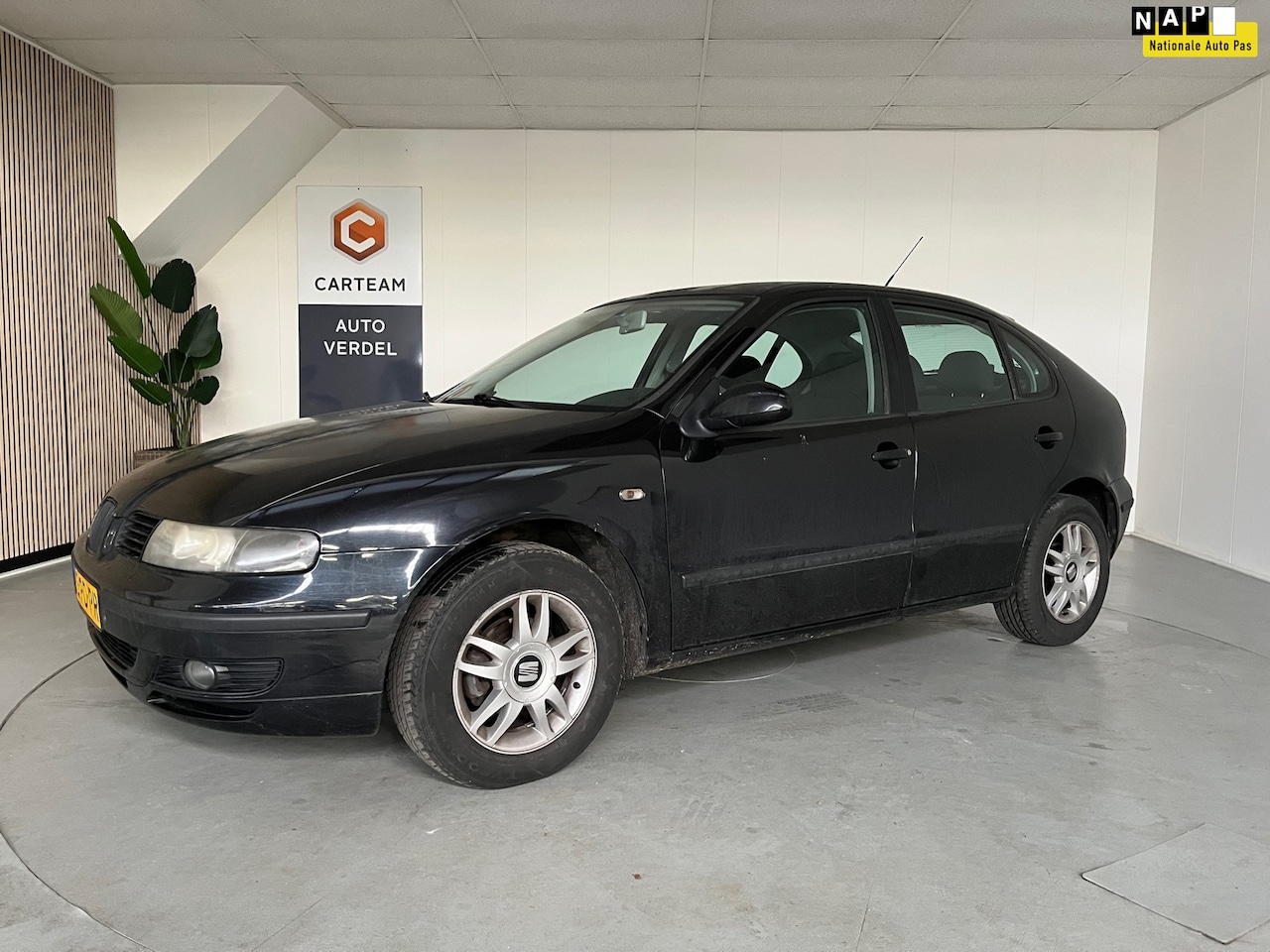 Seat Leon - 1.6-16V Stella Airco, LMV - AutoWereld.nl