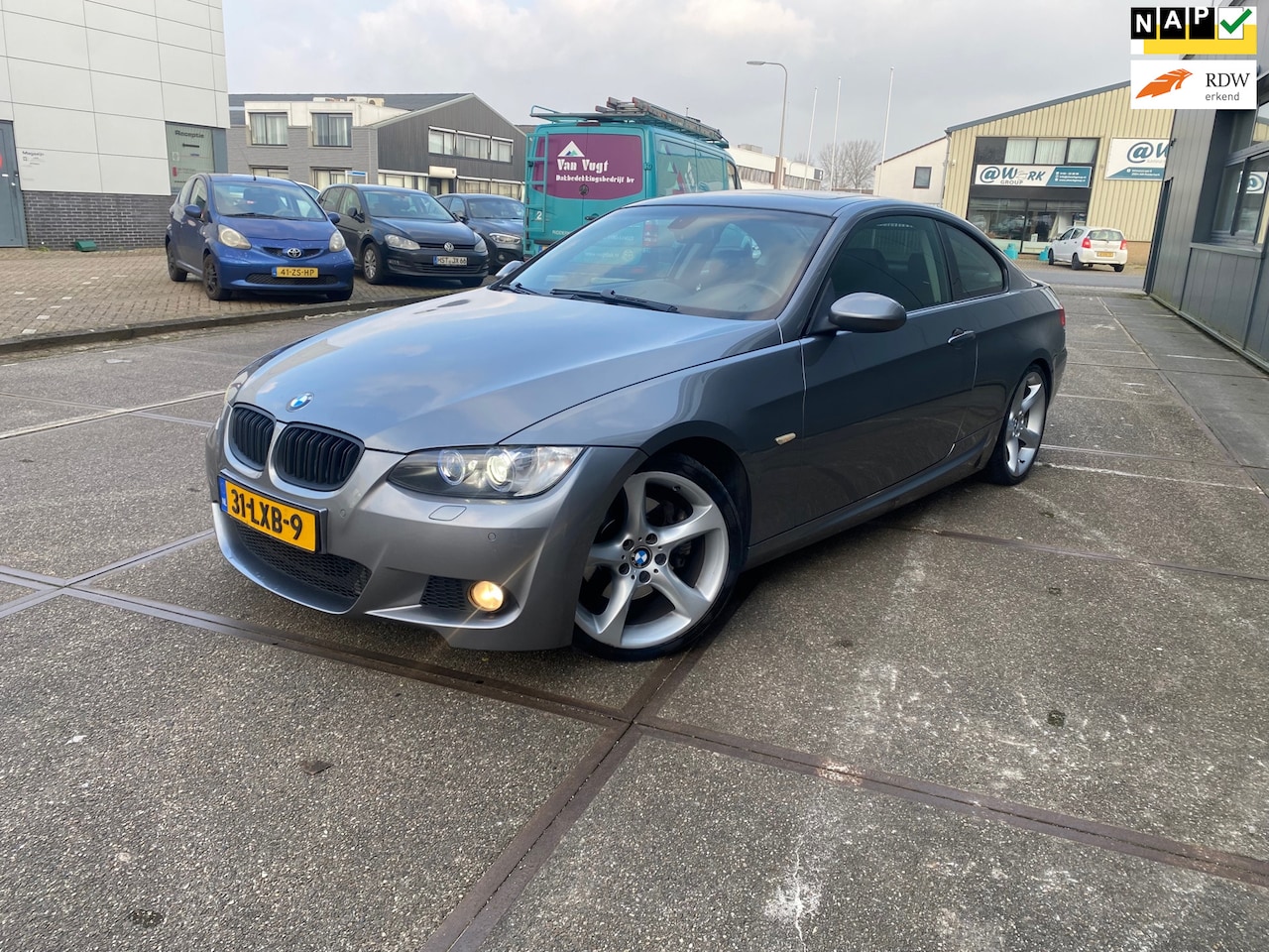 BMW 3-serie Coupé - 325i/ automaat/ M pakket/ dealeronderhouden/ 1jaar apk/ navi/ pano/ cruise control/ volle - AutoWereld.nl