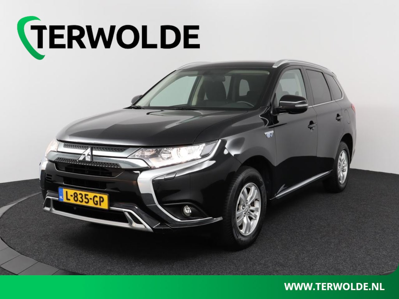 Mitsubishi Outlander - 2.4 PHEV Pure | Automaat | Eerste Eigenaar | Camera | Climate Control | Apple Carplay / An - AutoWereld.nl