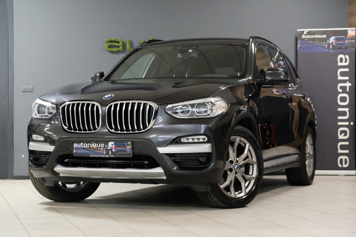 BMW X3 - XDrive20i *Sportleder/Camera/Navi 4WD 184pk Slechts 87.412km!! - AutoWereld.nl