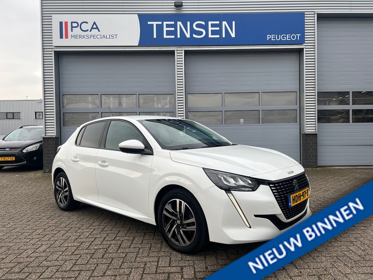 Peugeot 208 - 100pk Allure | Keyless | Stoelverwarming | Achteruitrijcamera | Navigatie met Apple Car Pl - AutoWereld.nl