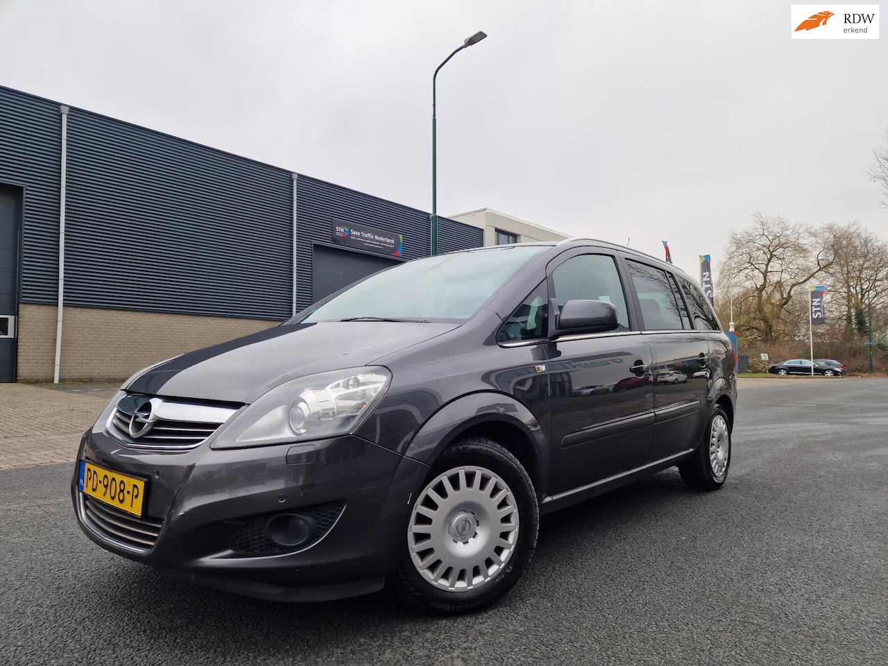 Opel Zafira - 1.8 Cosmo 7p. AIRCO PSENSOR CRUISE TREKHAAK 2 X SLEUTELS - AutoWereld.nl