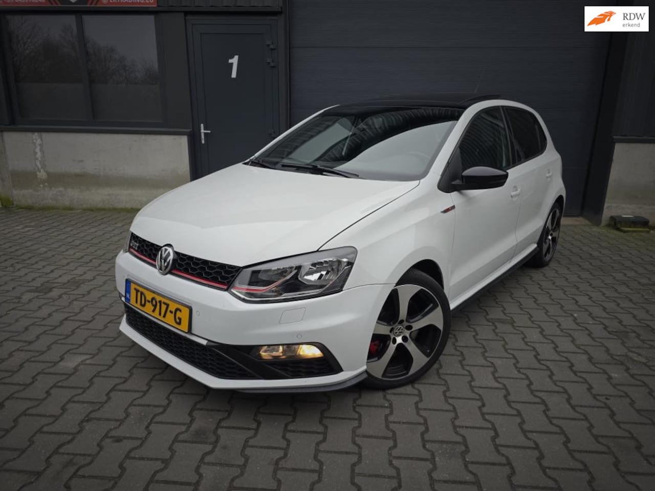 Volkswagen Polo - 1.8 TSI GTI DSG Pano Alcantara 2017 - AutoWereld.nl