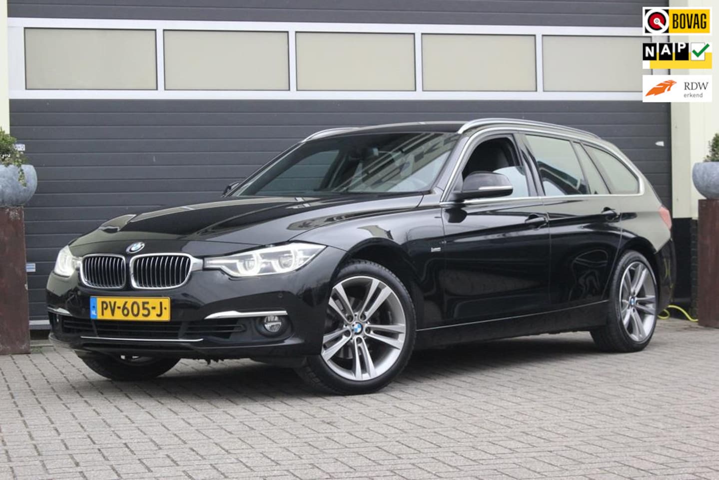 BMW 3-serie Touring - 318i High Executive | Trekhaak | - AutoWereld.nl