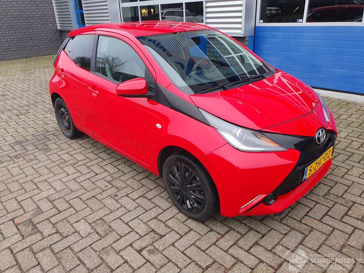 Toyota Aygo - schadevrij 1.0 VVT-i x-play - AutoWereld.nl