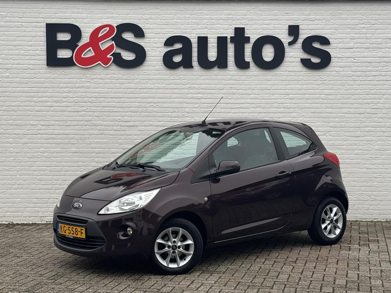 Ford Ka - 1.2 Titanium X Airco Stoelverwarming Elektrische ramen Usb 4 Seizoenen banden - AutoWereld.nl