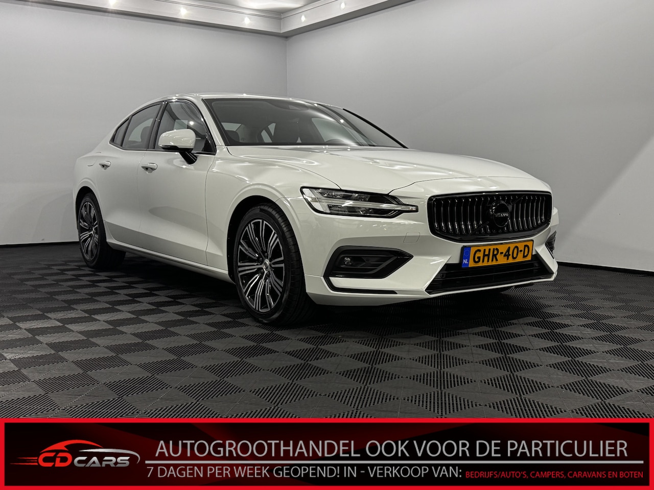 Volvo S60 - 2.0 B4 Inscription Leder, Camera, Navi, Keyless start, Virtual desk, Elektrische voorstoel - AutoWereld.nl