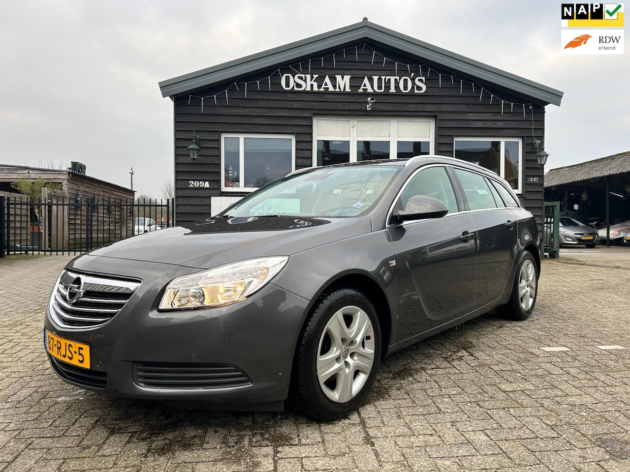 Opel Insignia Sports Tourer - 1.6 T Edition Leder Interieur, Navi, Clima, afn. Trekhaak. - AutoWereld.nl