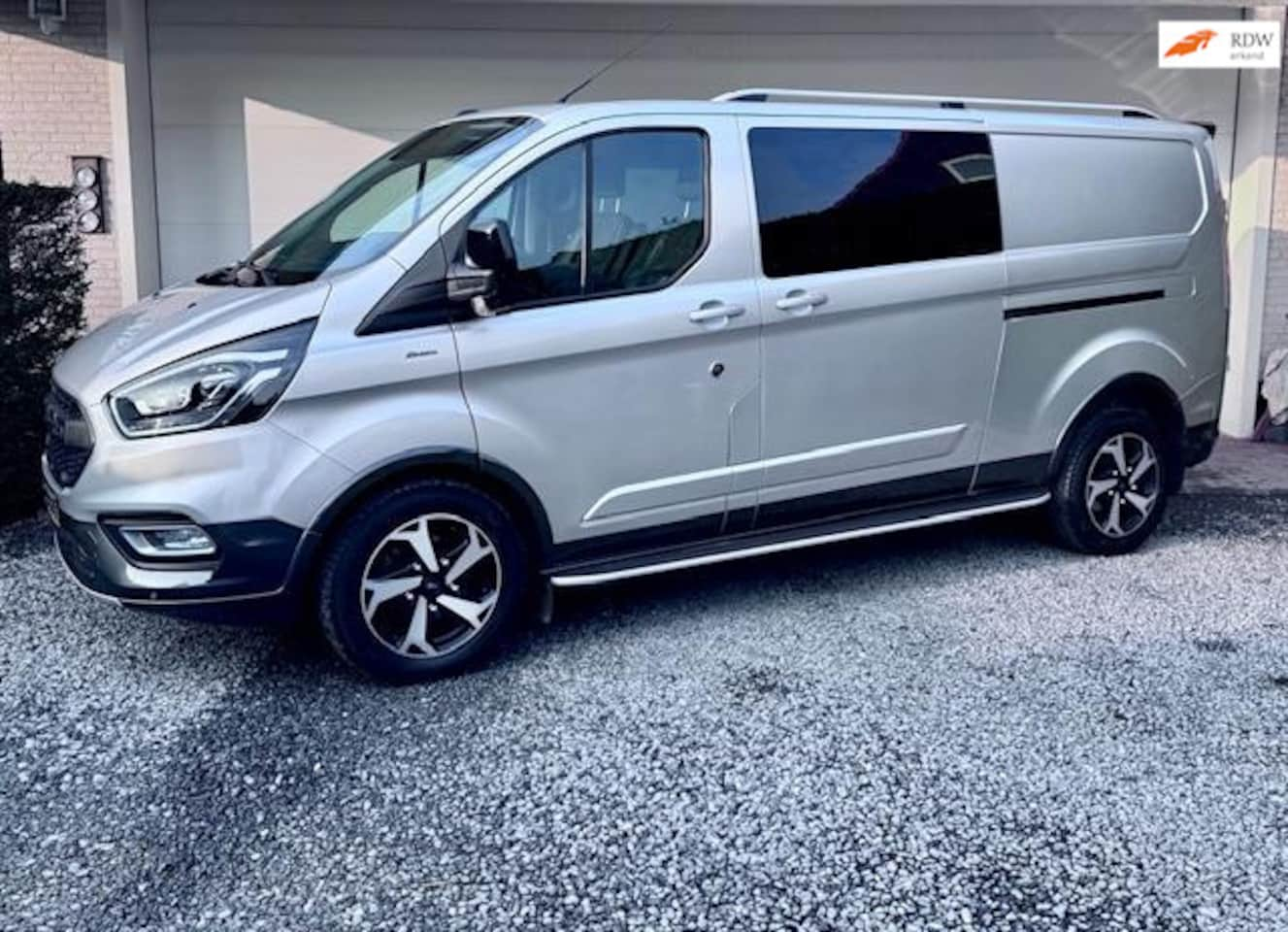 Ford Transit Custom - 320 2.0 TDCI L2H1 Limited DC 320 2.0 TDCI L2H1 Limited DC Active - AutoWereld.nl