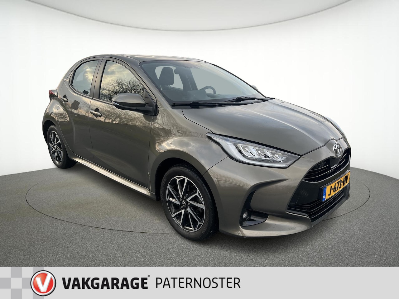 Toyota Yaris - 1.5 VVT-i First Edition Carplay / Navi / Camera / NAP - AutoWereld.nl