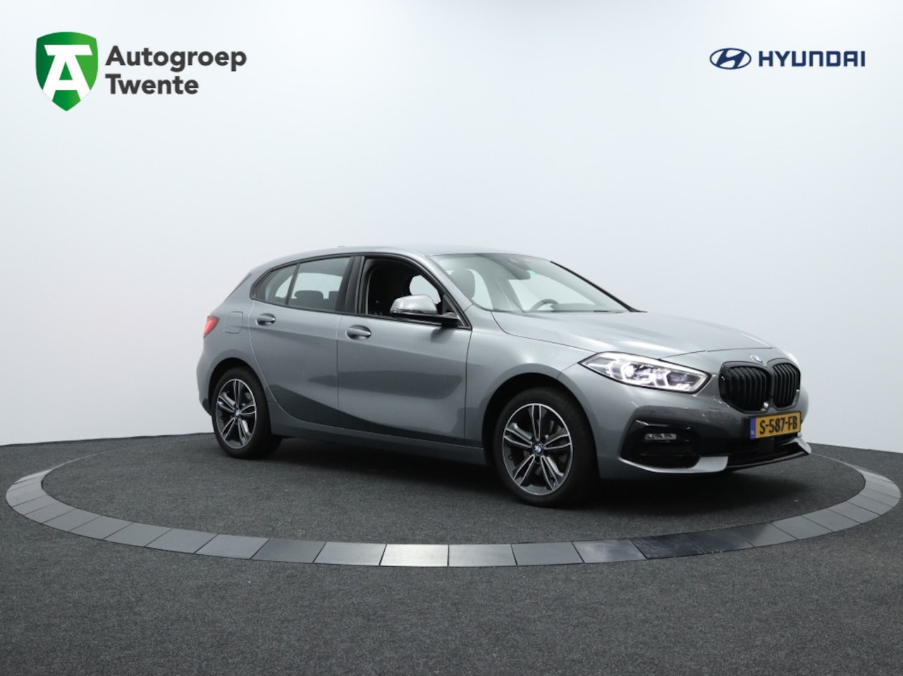 BMW 1-serie - 118i Intro Edition Automaat | Camera | Keyless - AutoWereld.nl