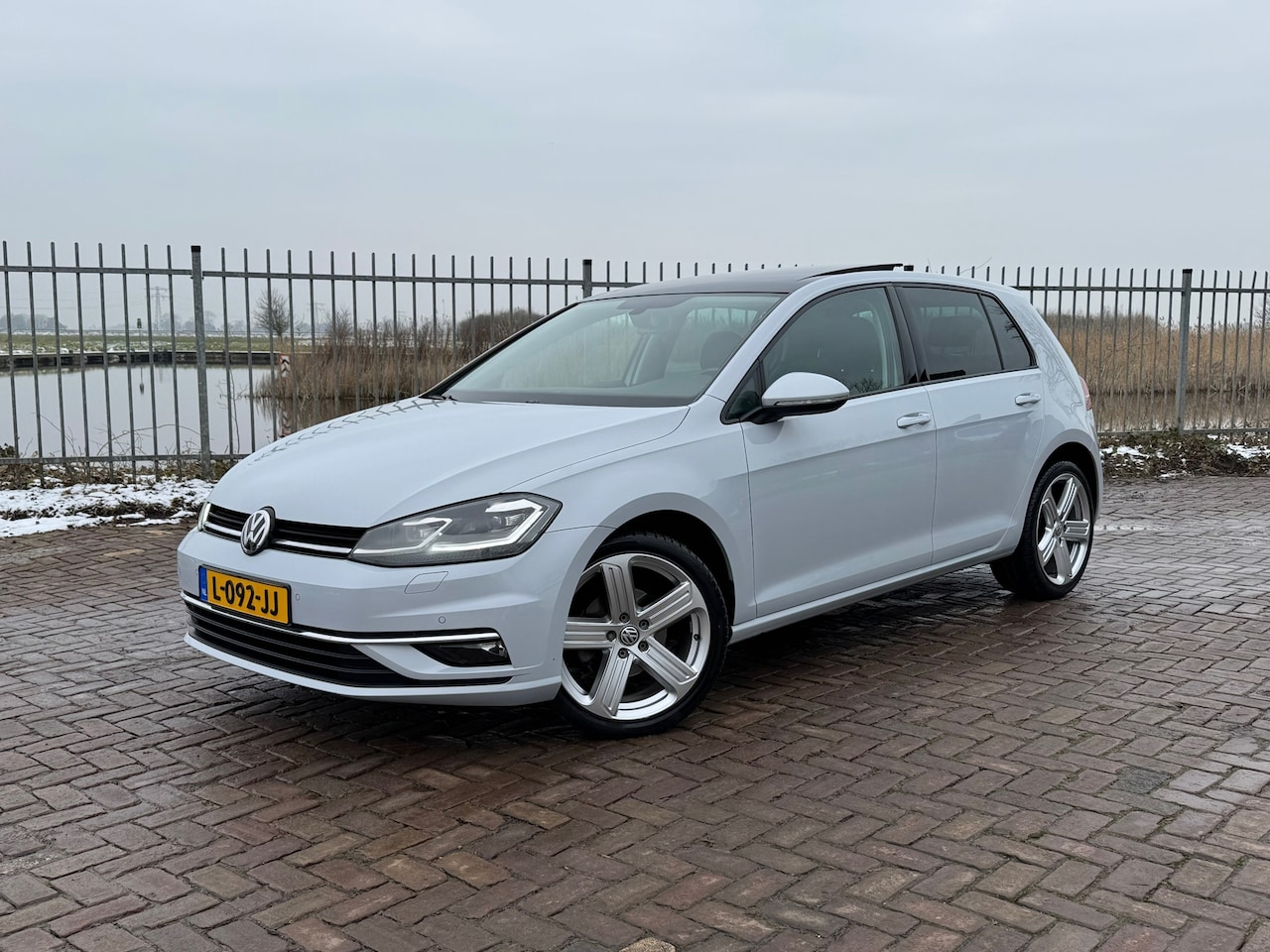 Volkswagen Golf - 1.0 TSI Highline Business R | VOL! | Autm | Dak | Navi | Cruise | - AutoWereld.nl