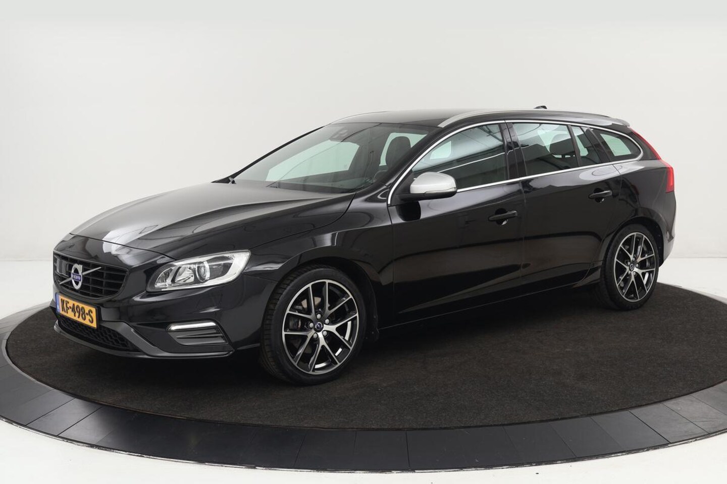 Volvo V60 - 2.0 D3 R Design | Stoelverwarming | Xenon | Adaptive cruise | Leder/Alcantara | BLIS | Nav - AutoWereld.nl