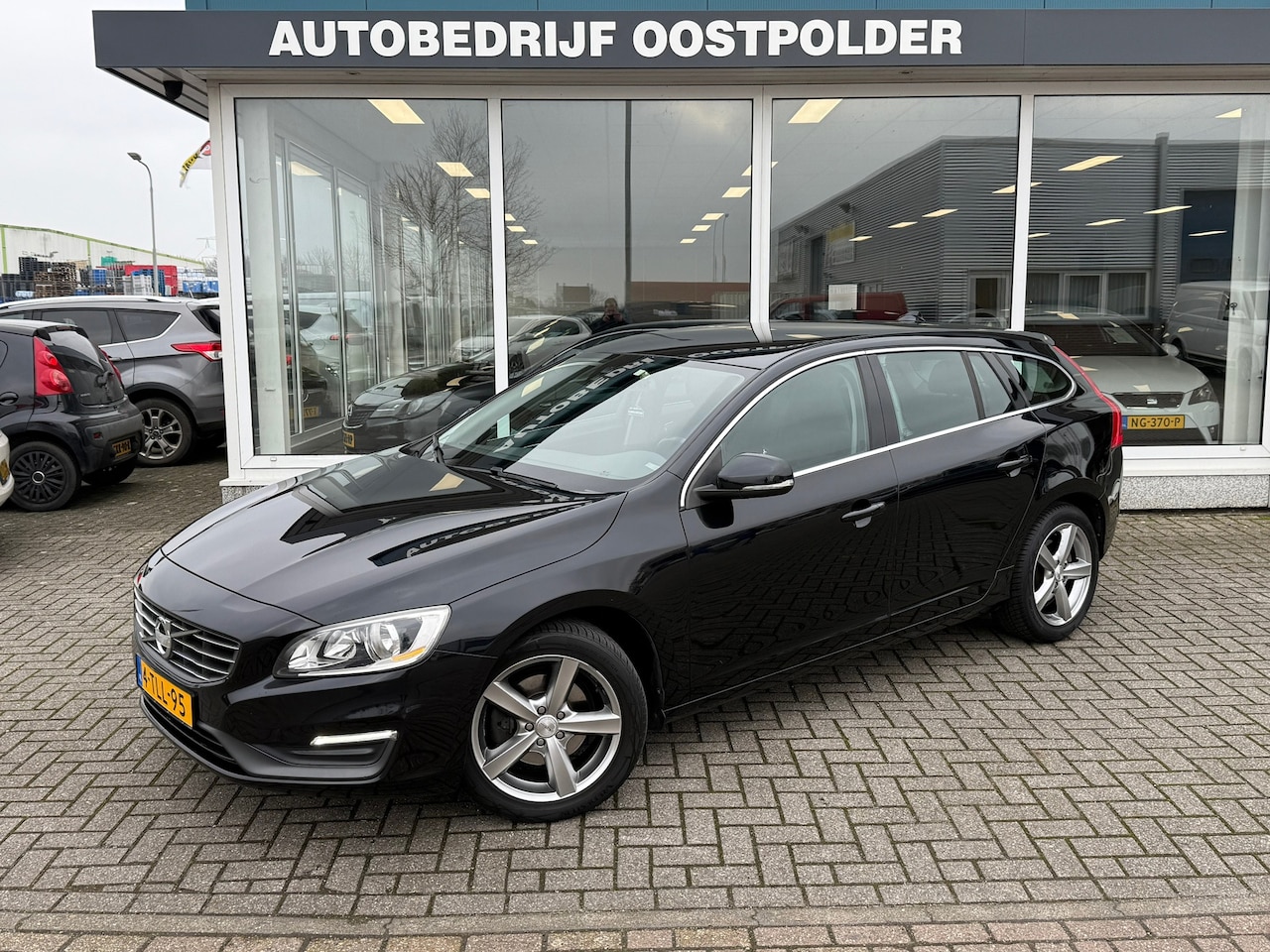 Volvo V60 - 1.6 T3 Momentum 1.6 T3 Momentum - AutoWereld.nl