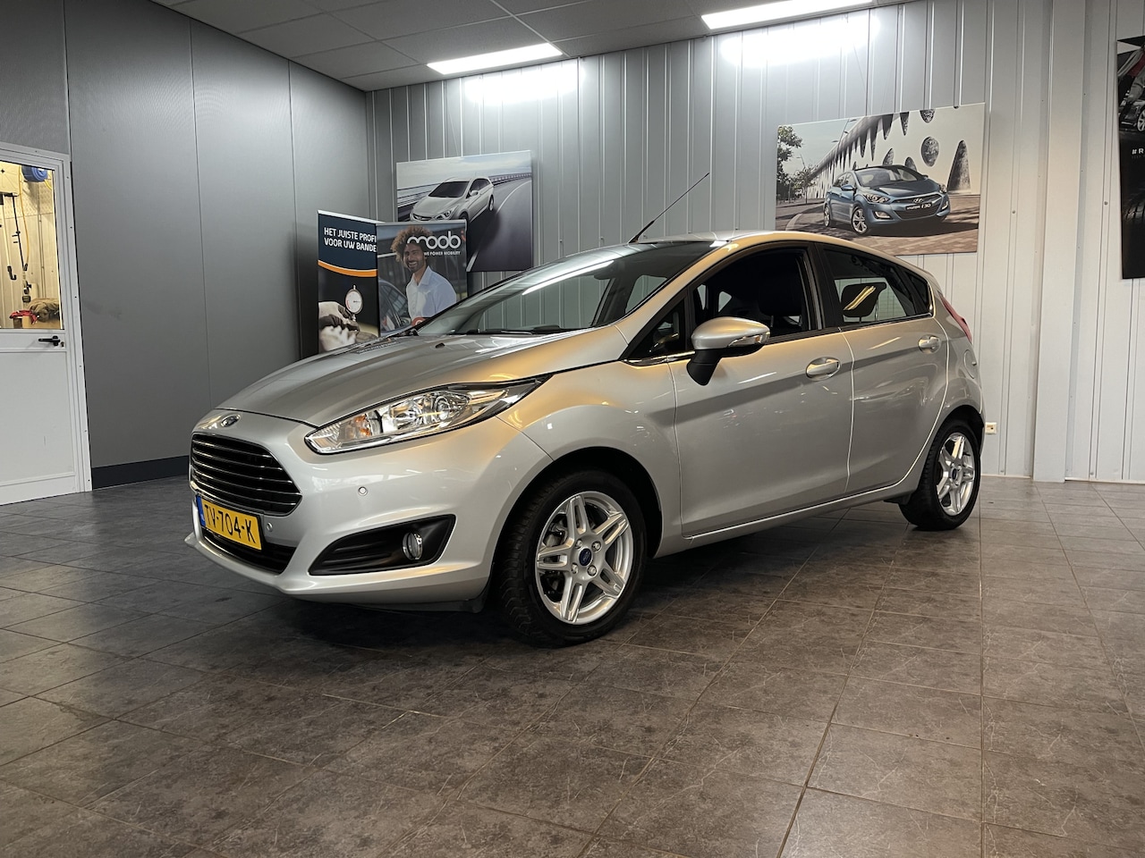 Ford Fiesta - 1.0 EcoBoost Titanium Verwarmde voorstoelen, Airco, Parkeersensoren. - AutoWereld.nl