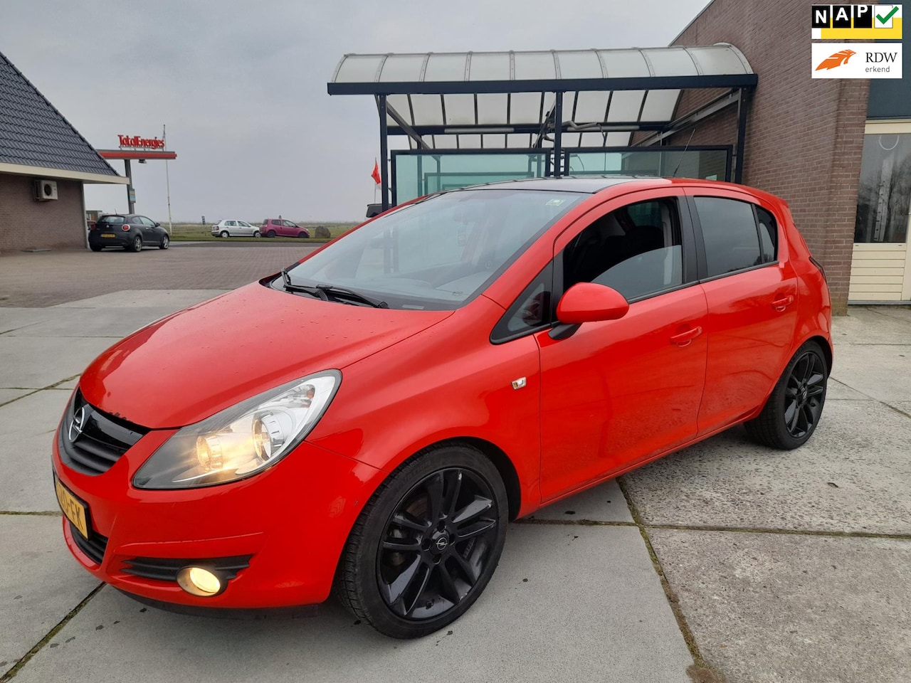 Opel Corsa - 1.4-16V Edition LEKKE KOPPAKKING - AutoWereld.nl