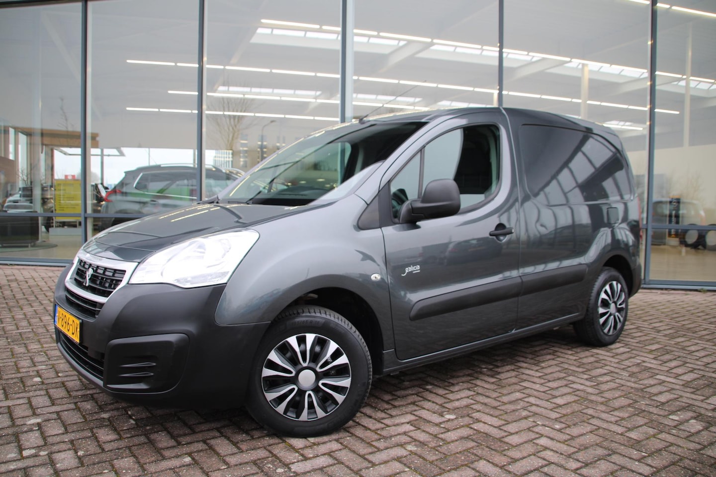 Peugeot Partner - 120 1.6 BlueHDi 100 L1 XR S&S Premiere Airco Zijdeur Euro6 106417km - AutoWereld.nl