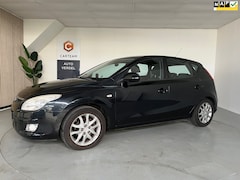 Hyundai i30 - 1.6i Style Airco, LMV