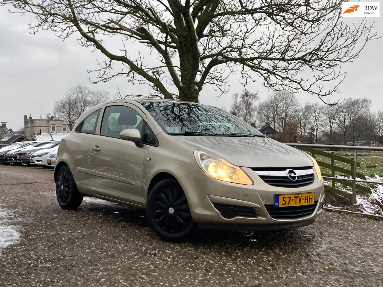 Opel Corsa - 1.2-16V Enjoy Airco + Nieuwe apk Nu € 2.250,-!!! - AutoWereld.nl