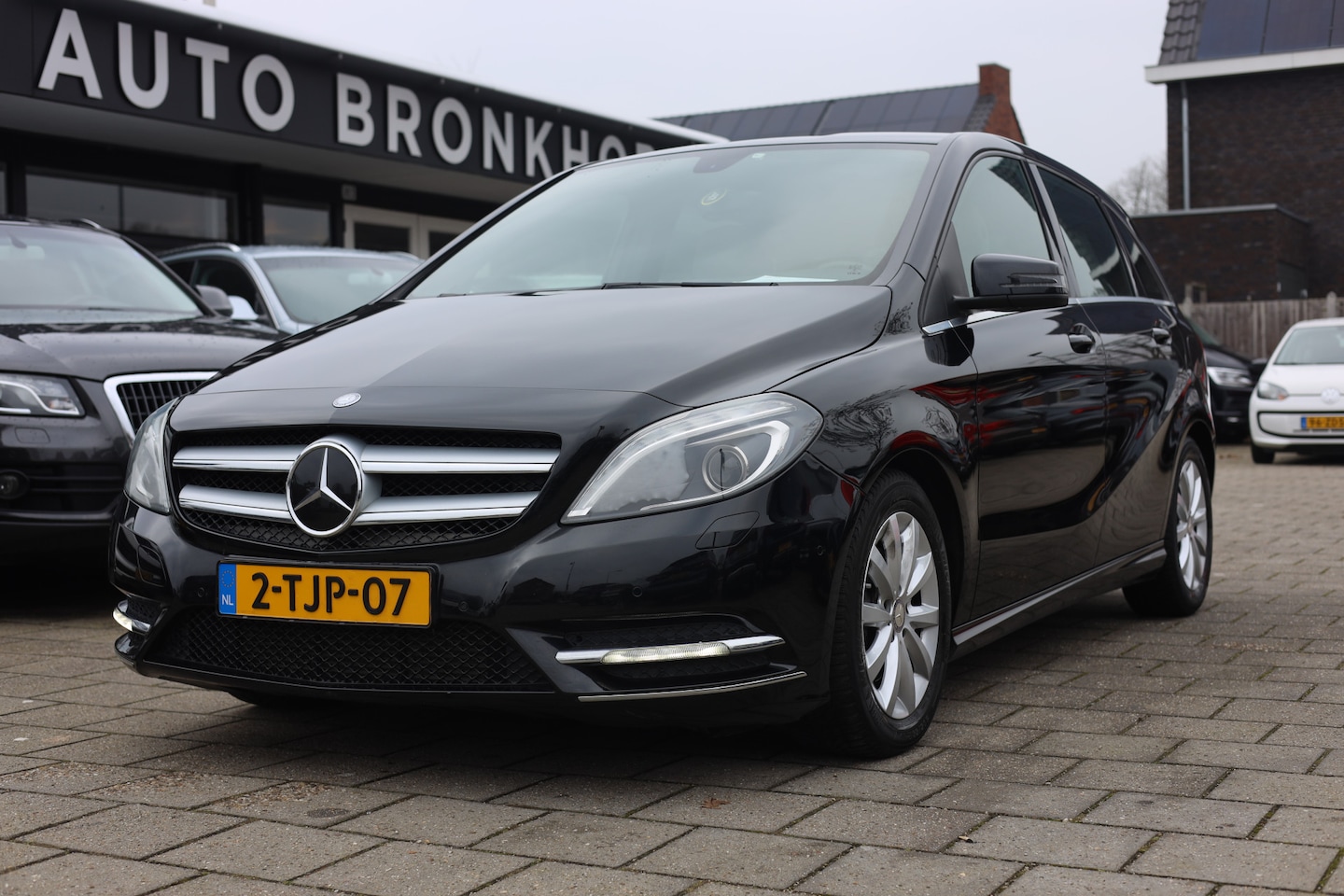 Mercedes-Benz B-klasse - 180 AMBITION AUT | NAVI | CLIMA | CRUISE | TREKHAAK - AutoWereld.nl