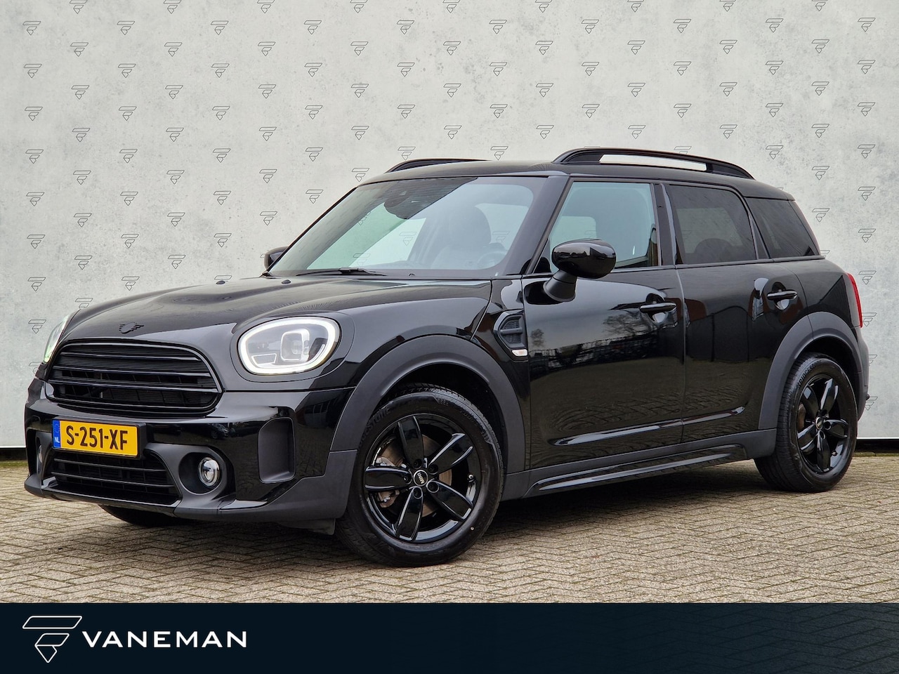 MINI Countryman - 1.5 Cooper ALL4 | Automaat | JCW Exterior Pack | Black Pack | Leder | Stoelverwarming | LE - AutoWereld.nl