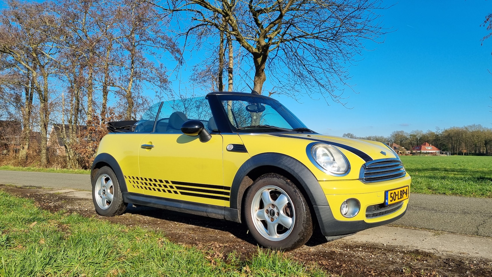 MINI Cabrio - 1.6 Cooper Pepper 1.6 Cooper Pepper, Stoelverwarming, Cruise control, Origineel NL, PDC, Airco - AutoWereld.nl