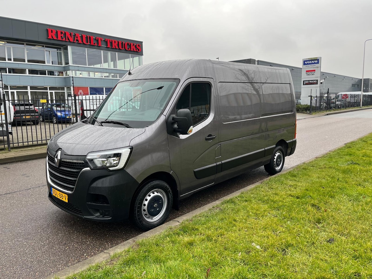 Renault Master - 135.35 L2 H2 2.3 DCI, Airco, Nav, !!! 67.54 km !!! - AutoWereld.nl