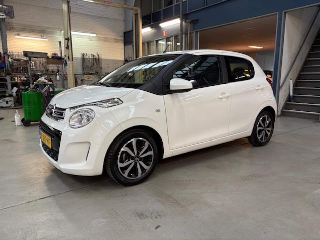 Citroën C1 - 1.0 VTi 72PK 5D Shine | Navigatie | Camera | Airco | Apple carplay / Android auto | Lm vel - AutoWereld.nl