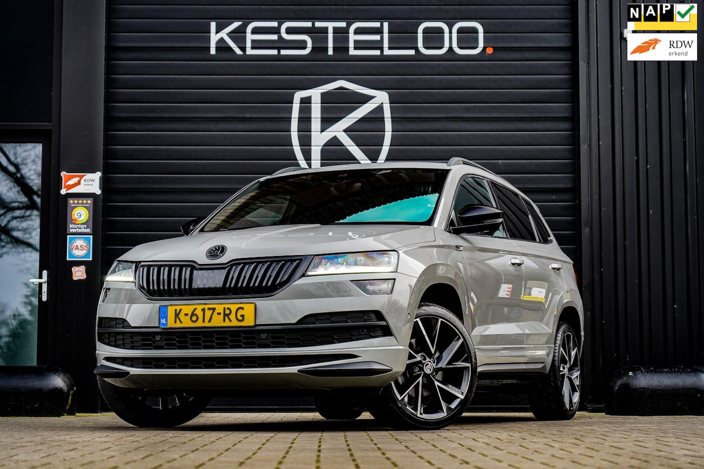 Skoda Karoq - 1.5 TSI Sportline TREKHAAK/ACC/VIRTUAL/1E EIG/LANE ASS/FULL - AutoWereld.nl