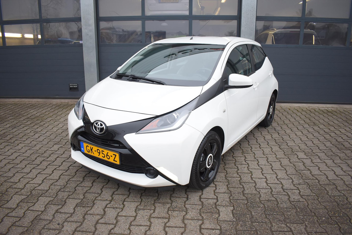 Toyota Aygo - 1.0 VVT-i x-play 1.0 VVT-i 69pk 5-drs x-play - AutoWereld.nl