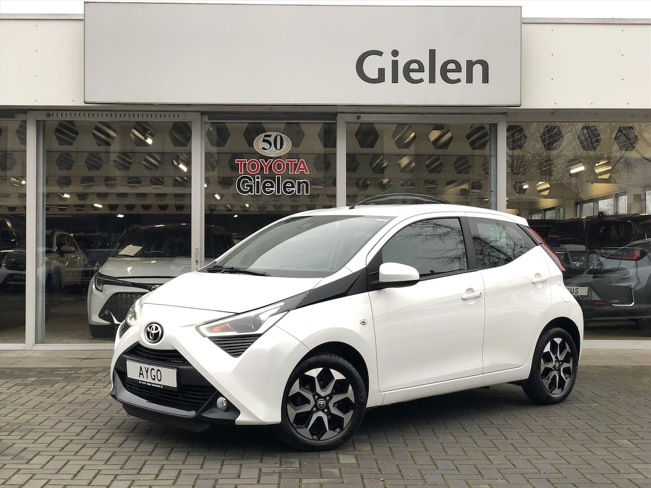 Toyota Aygo - 1.0 VVT-i 72pk 5D x-joy | Apple CarPlay/Android Auto, Lichtmetalen velgen, Parkeersensoren - AutoWereld.nl