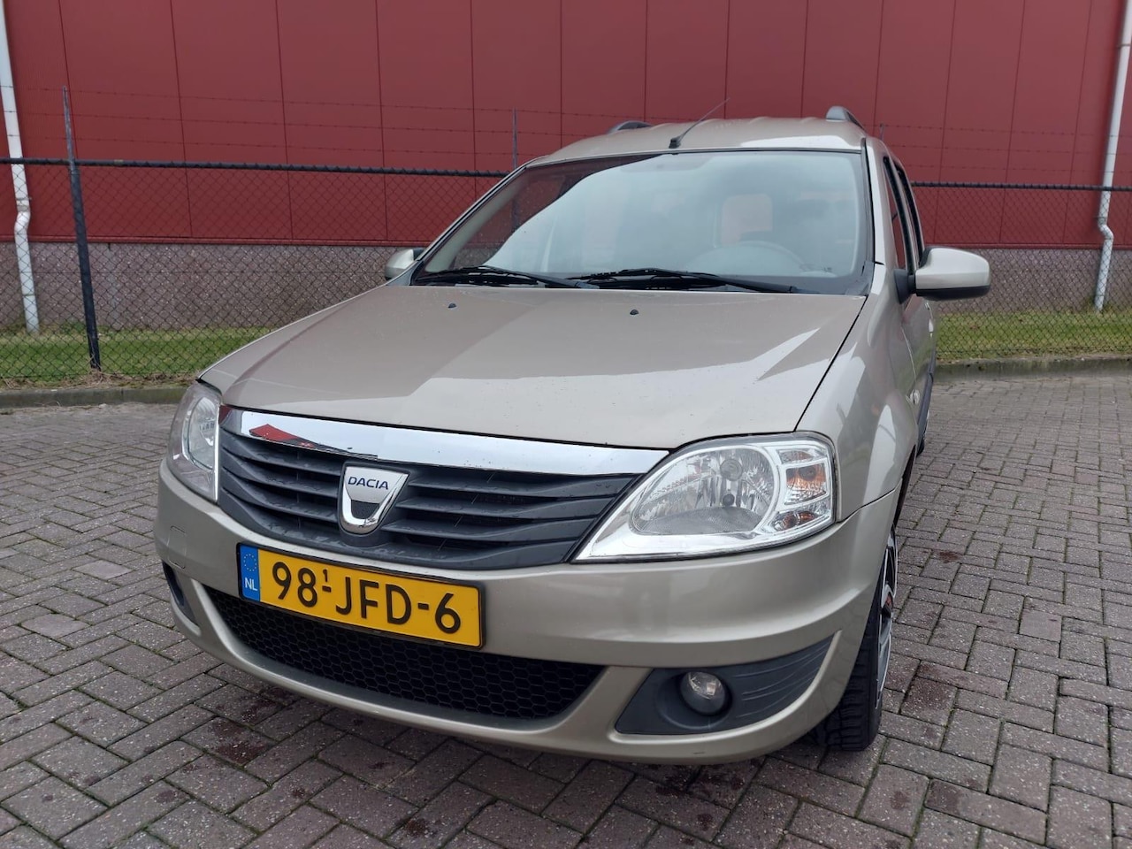 Dacia Logan MCV - 1.6-16V Lauréate 1.6-16V Lauréate - AutoWereld.nl