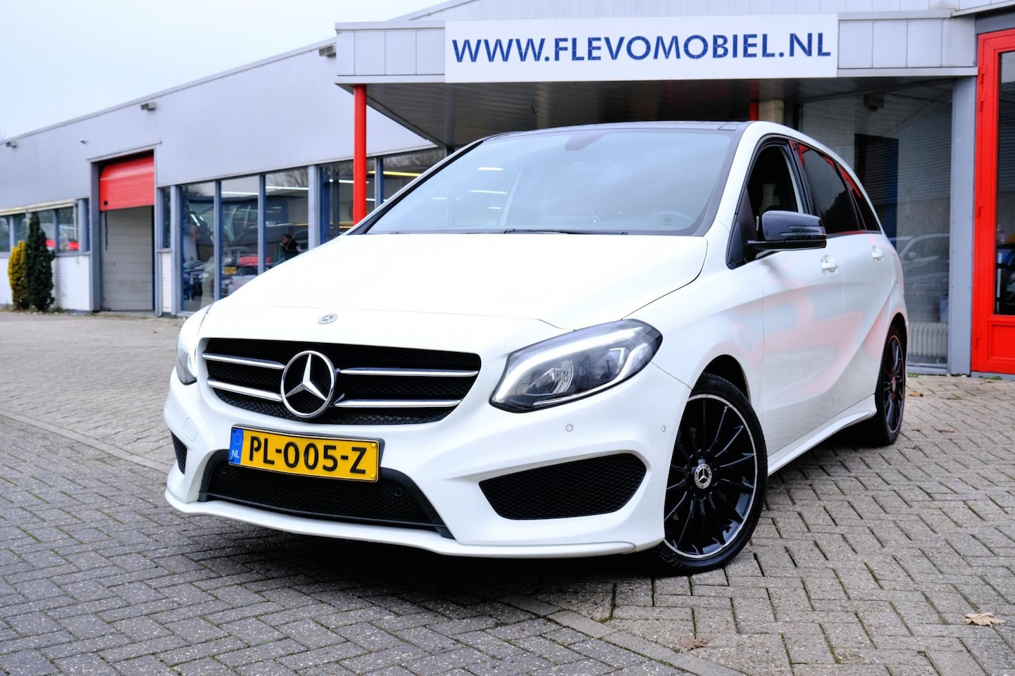 Mercedes-Benz B-klasse - 180 Ambition Aut. Pano|Leder-Alcantara|Navi|LMV|Sportstoelen - AutoWereld.nl