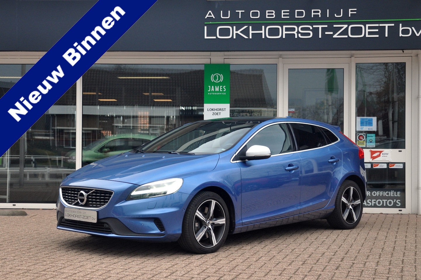 Volvo V40 - 1.5 T3 150 PK Polar+ Sport | R-Design | Camera | Panoramadak | Mooie staat! - AutoWereld.nl