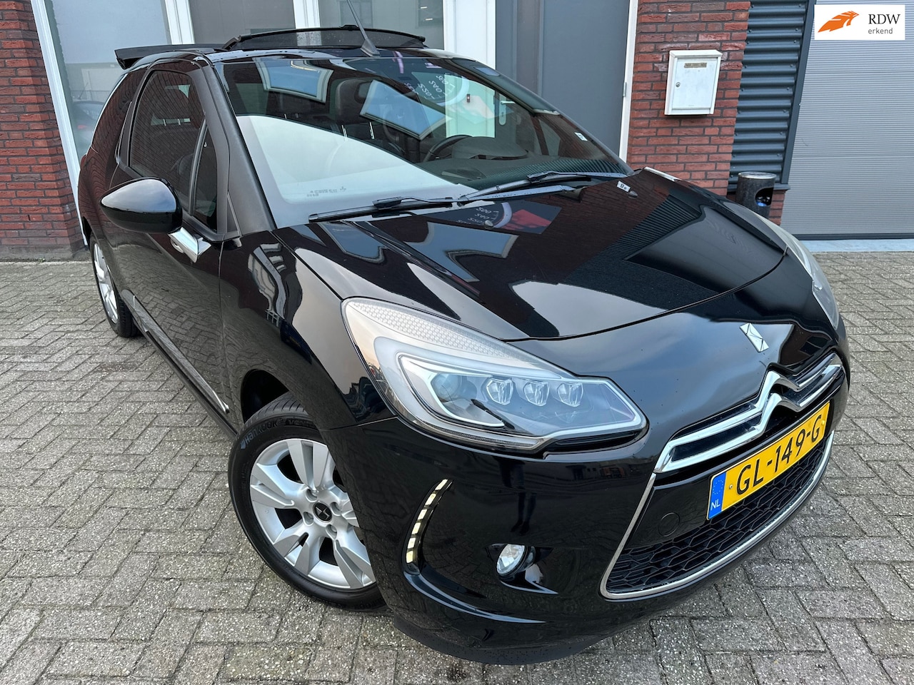 DS 3 Cabrio - 1.2 PureTech So Chic / Navi / Camera / PDC / LED - AutoWereld.nl