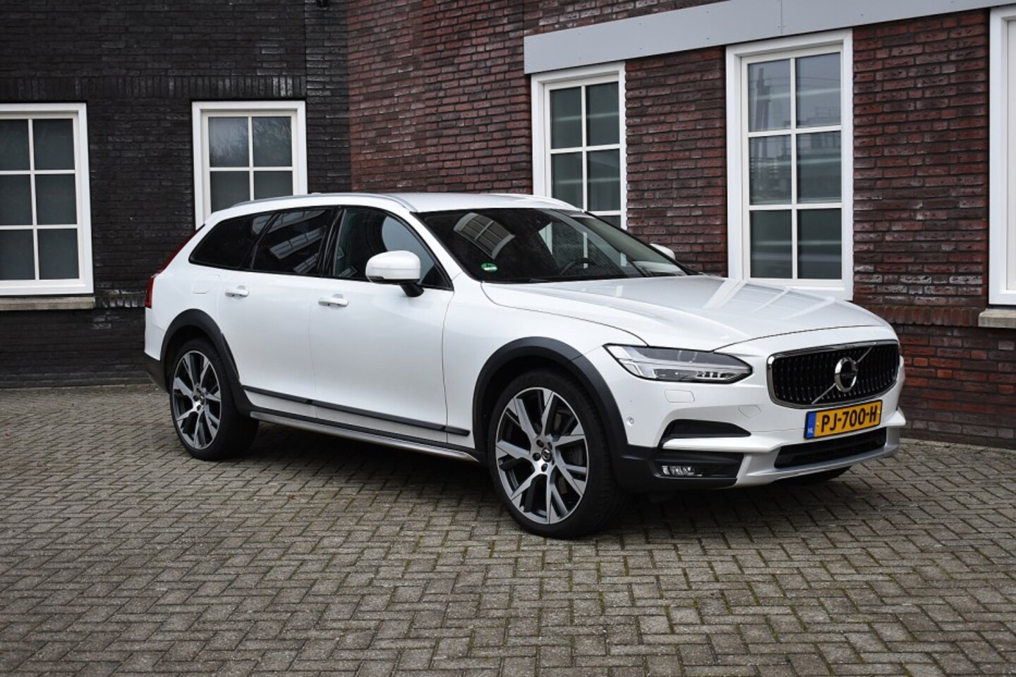 Volvo V90 Cross Country - 2.0 D4 Pro 2.0 D4 Pro - AutoWereld.nl