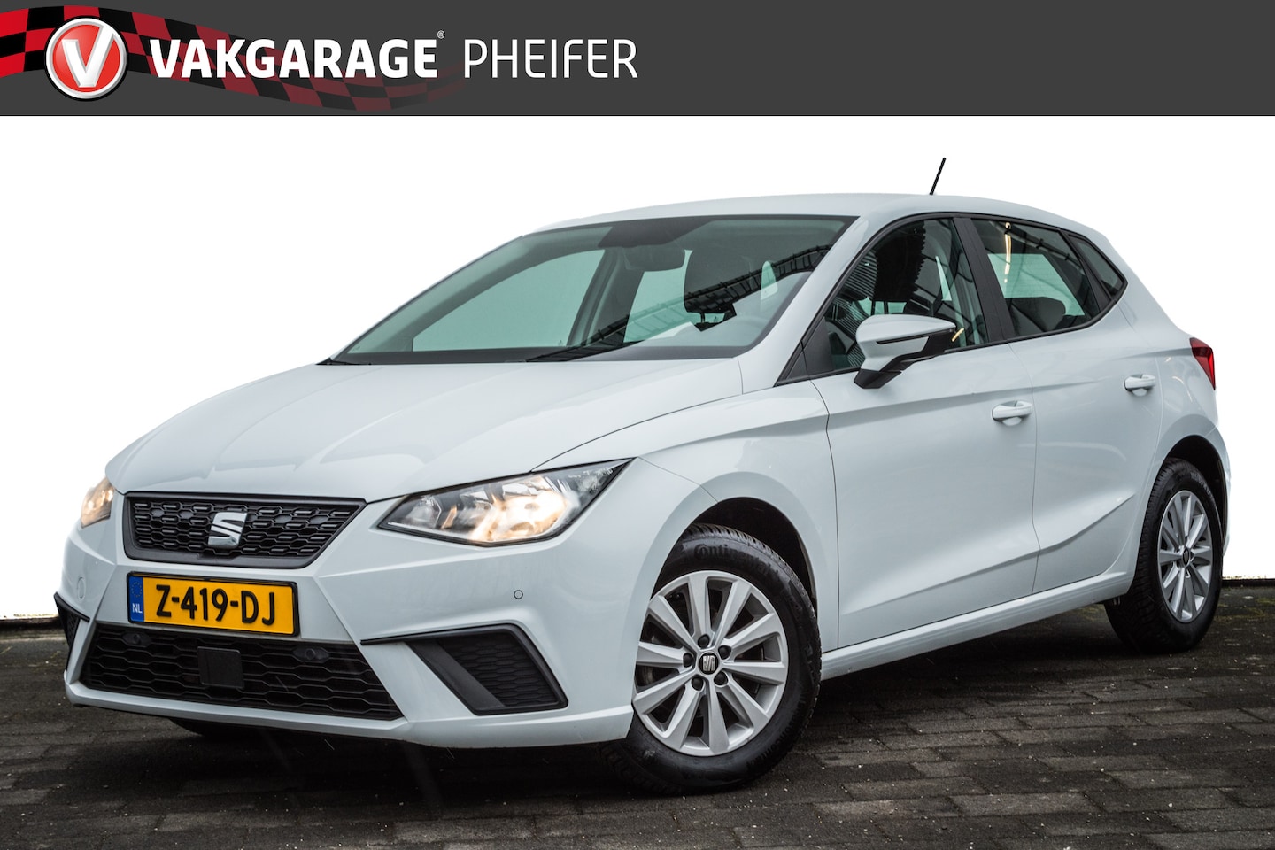 Seat Ibiza - 1.0 TSI 96pk Style Navigatie Apps/ Camera/ Adapt. cruise/ Stoelverwarming/ Carplay/ Climat - AutoWereld.nl