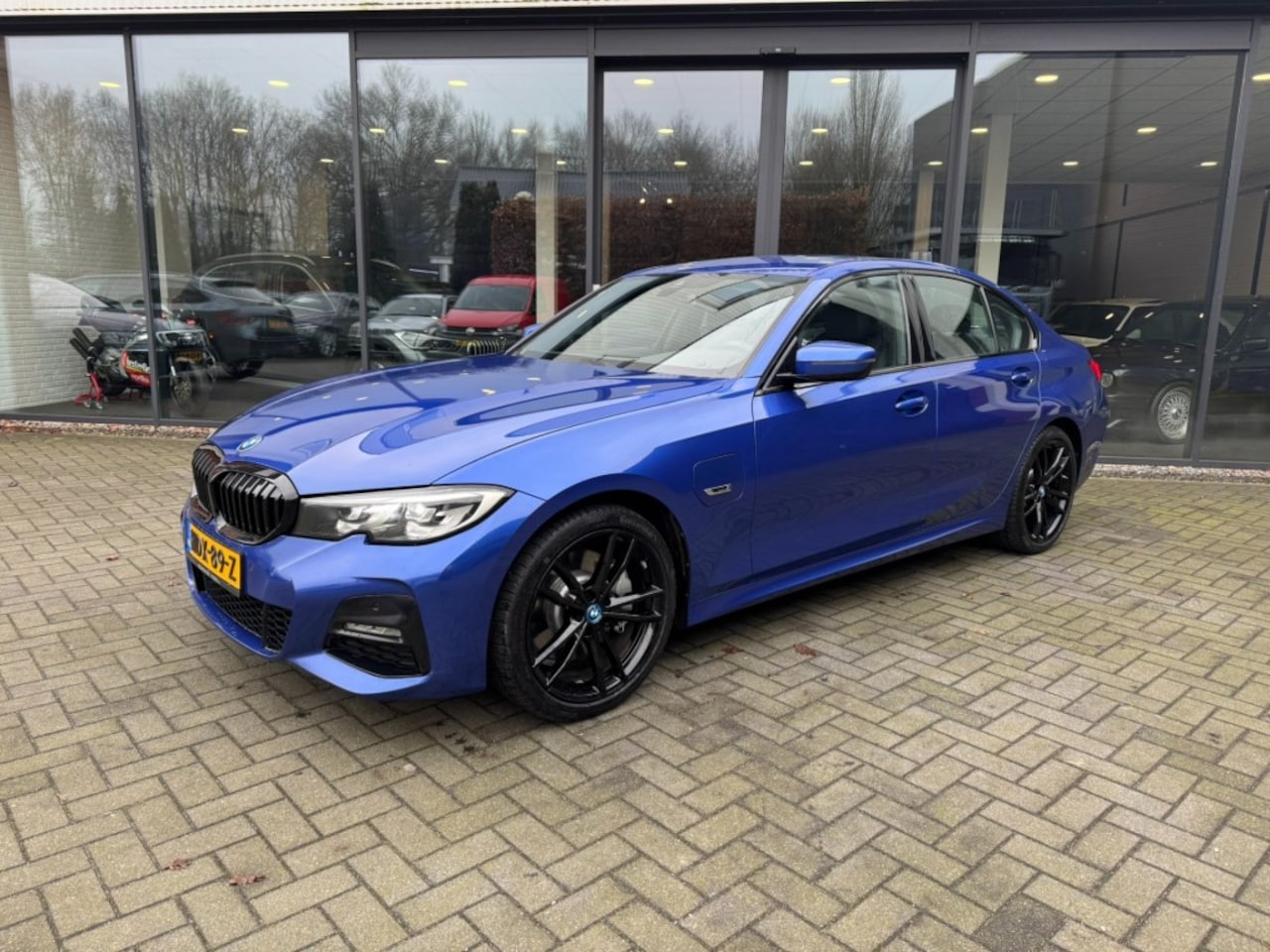 BMW 3-serie - 330e M Sport 330e M-Sport,Leer/Alcantara,LED,Navi+Carplay,Clima,Trekhk afn, - AutoWereld.nl