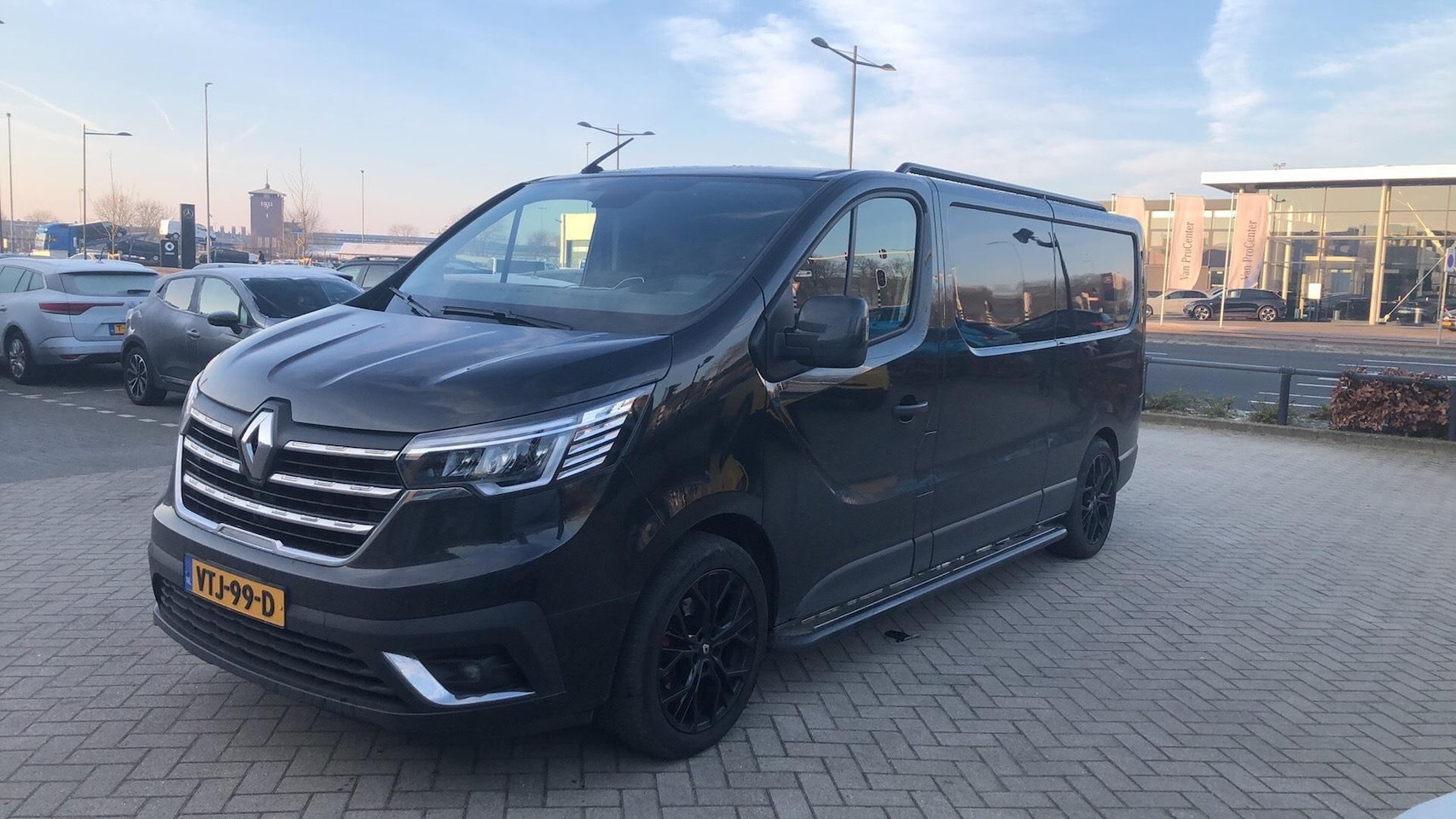 Renault Trafic - 2.0 dCi 150 T30 L2H1 Work Edition Automaat - AutoWereld.nl