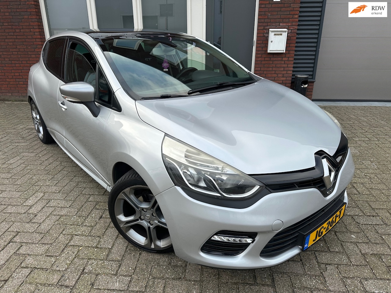 Renault Clio - 1.2 GT / Pano / Navi / Camera / Leder / PDC / Clima - AutoWereld.nl