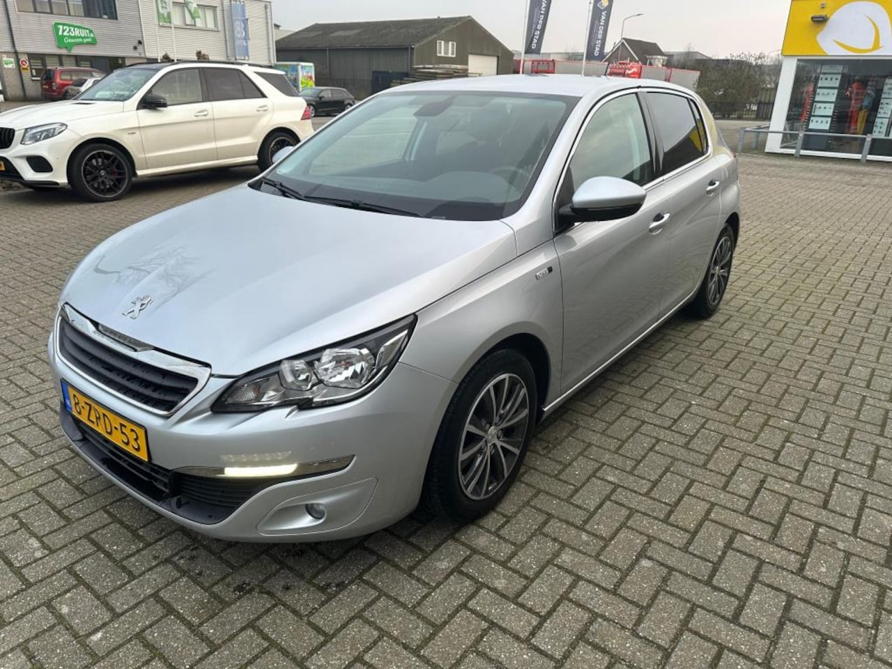 Peugeot 308 - 1.2 PureTech Style / Led / Carplay / Navi / Zeer Netjes / - AutoWereld.nl