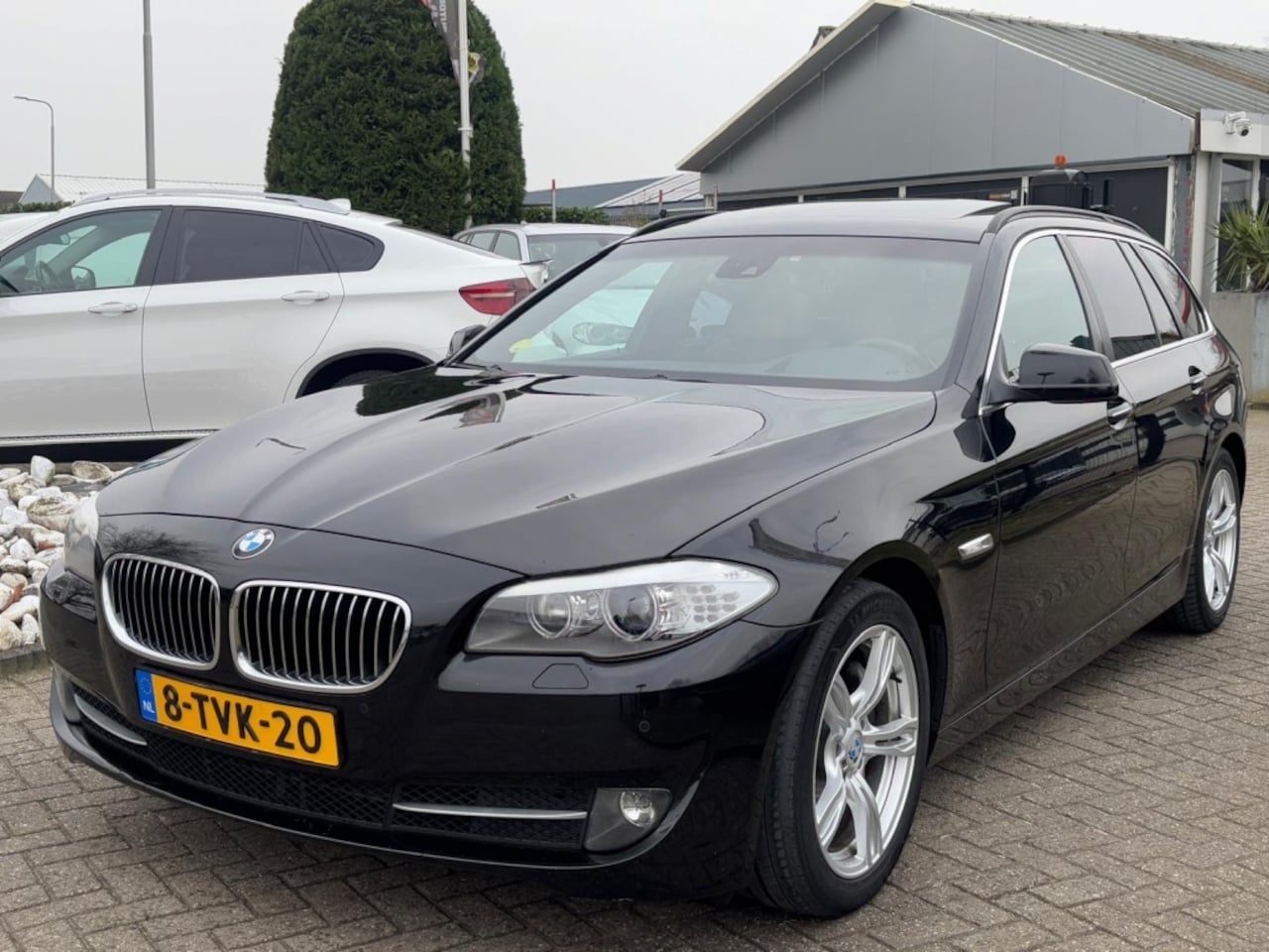 BMW 5-serie Touring - 525D High Exe 6-Cilinder Pano Trekhaak - AutoWereld.nl